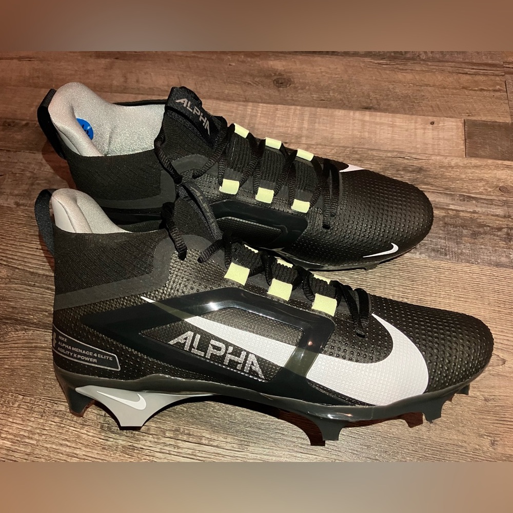 Football Cleats | Alpha Menace 4 Elite — Nike FD7036-001